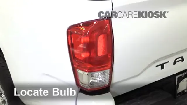 2017 Toyota Tacoma SR 2.7L 4 Cyl. Extended Cab Pickup Éclairage Feux de marche arrière (remplacer une ampoule)